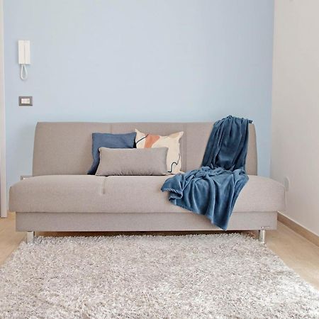 Andrea Home- Collegato A Roma E Aeroporto Фиумичино Екстериор снимка