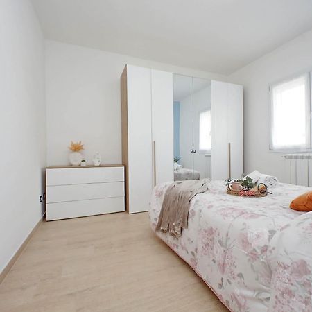Andrea Home- Collegato A Roma E Aeroporto Фиумичино Екстериор снимка