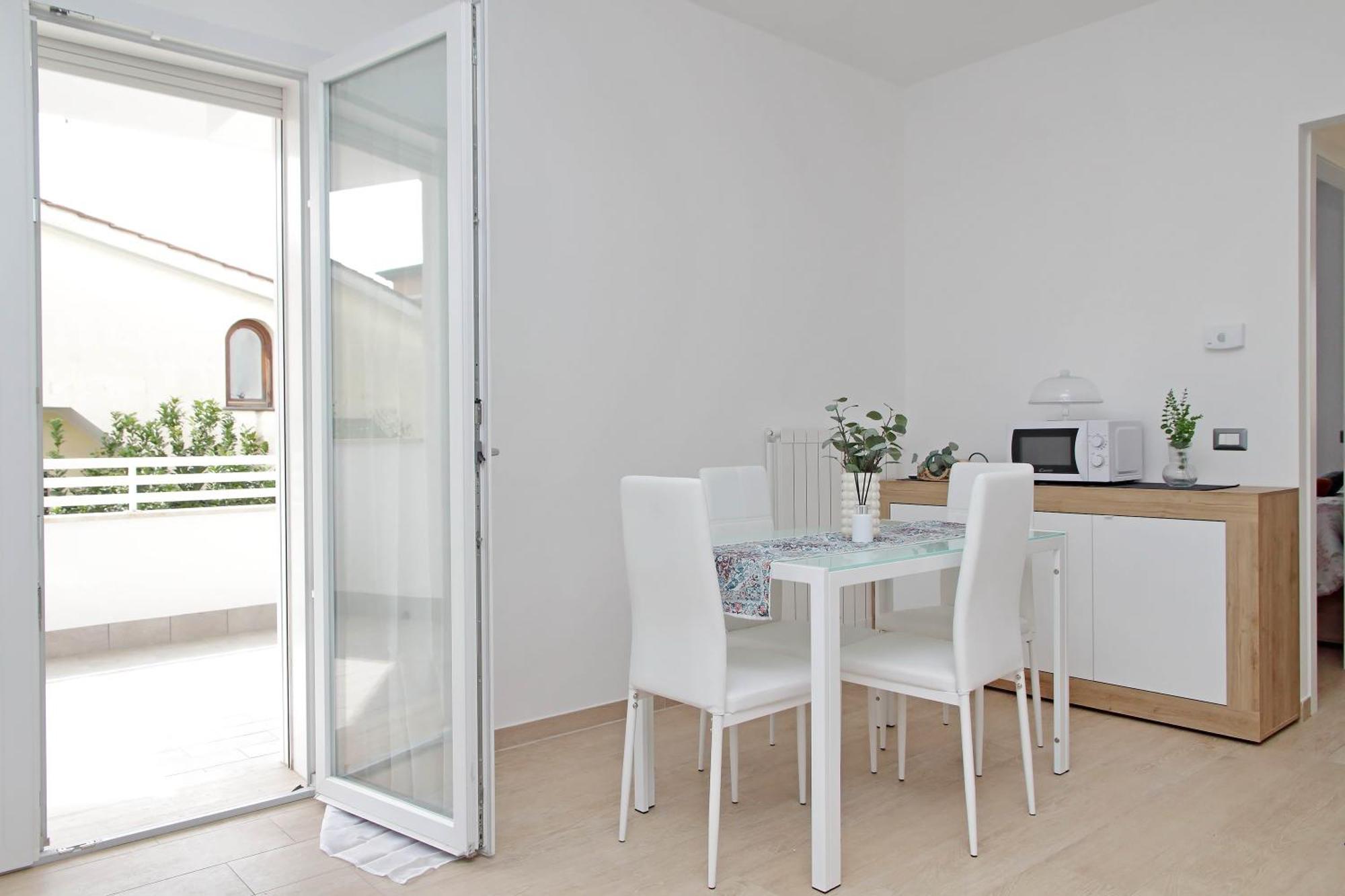 Andrea Home- Collegato A Roma E Aeroporto Фиумичино Екстериор снимка